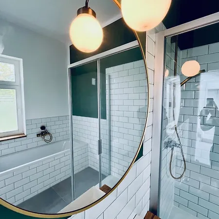 Апартаменты Luxusapartment Im Dichterviertel *garten*parkplatz*wifi* Эрфурт